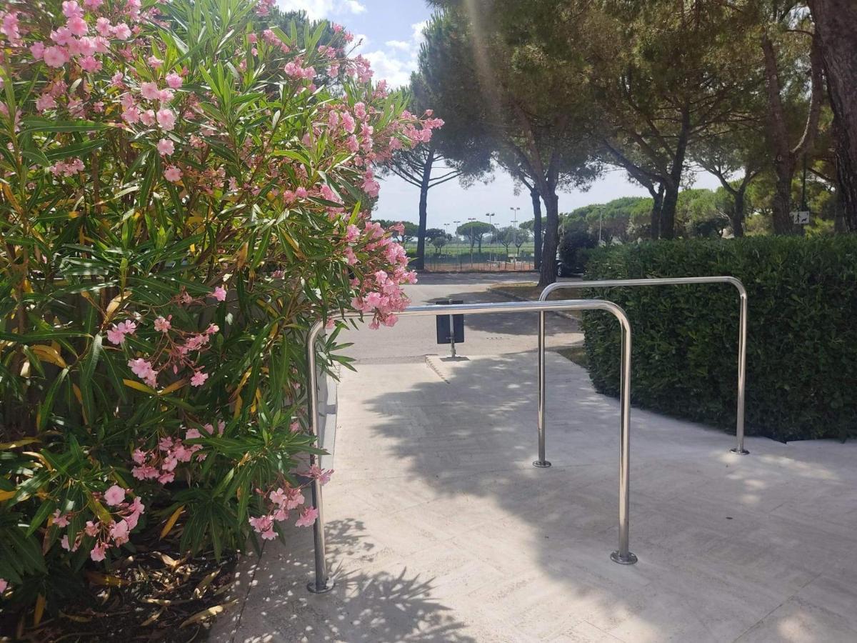 Signora Ruth - Aprilia Residence Aprilia Marittima Exterior photo